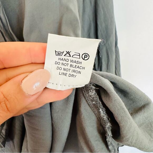 NORDSTROM FIRST LOVE Charcoal Grey Pinktuck Pleated Button Tab Blouse Shirt M - Picture 8 of 10